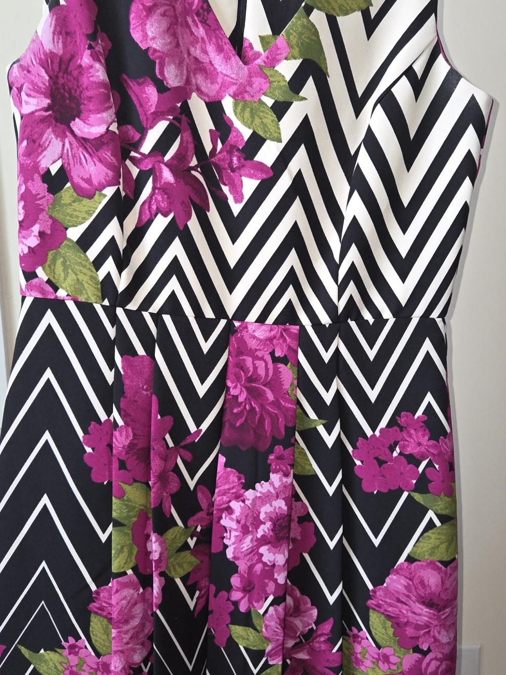 Shelby & Palmer White and Magenta Floral Top